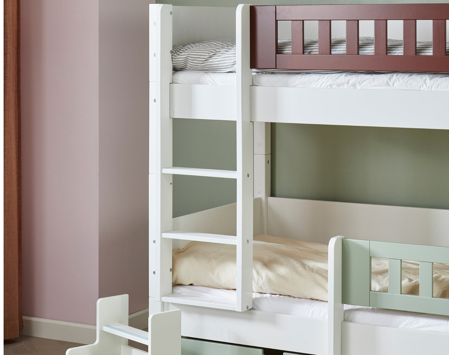 Hoder våningssäng för barn