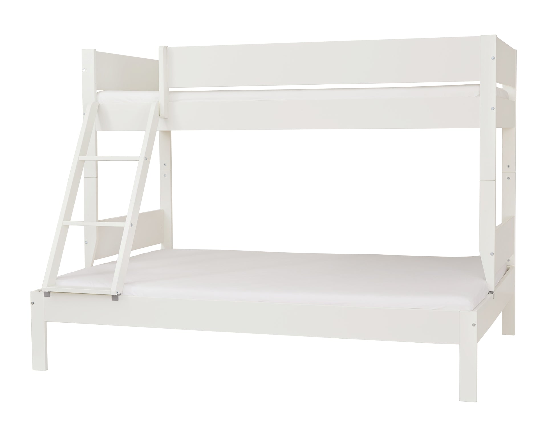 Huxie familjesäng Asvid i vitt med stege till barnrummet