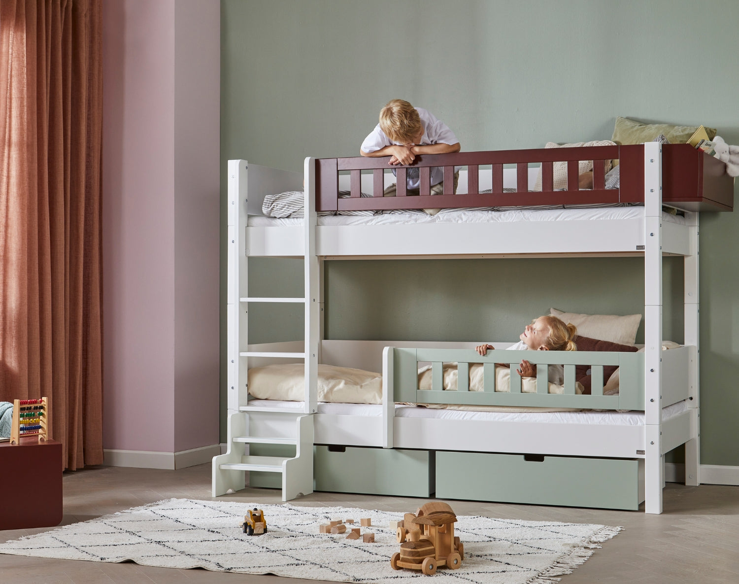 Hoder våningssäng för barn