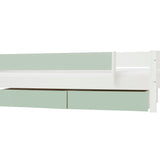 Sengehest med skuffer i mintgrøn til børneseng.