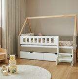 Sengehest med tremmer