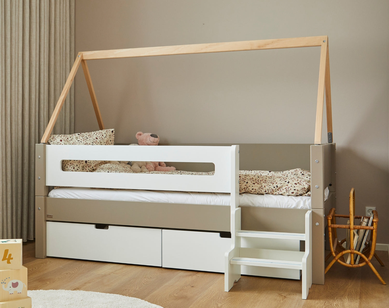 Træstativ i massivt bøgetræ