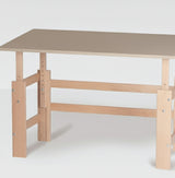 Ställbart skrivbord med ram i bokträ