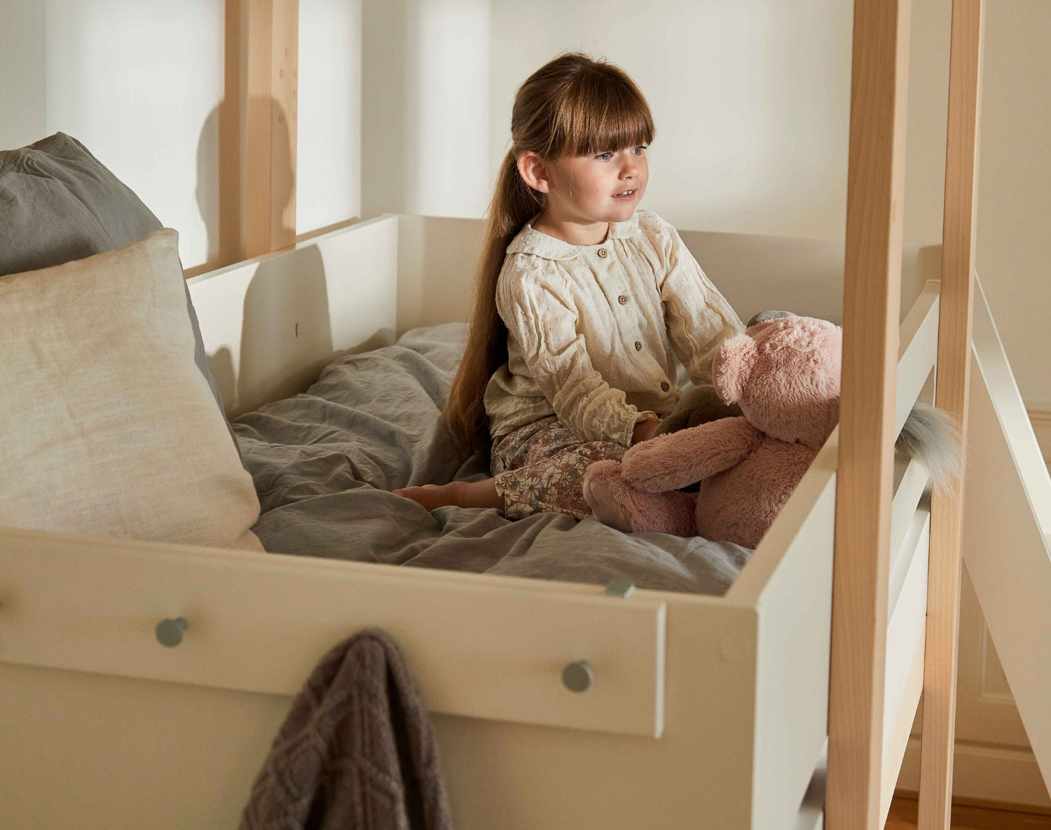 Knagerække til sengegavl