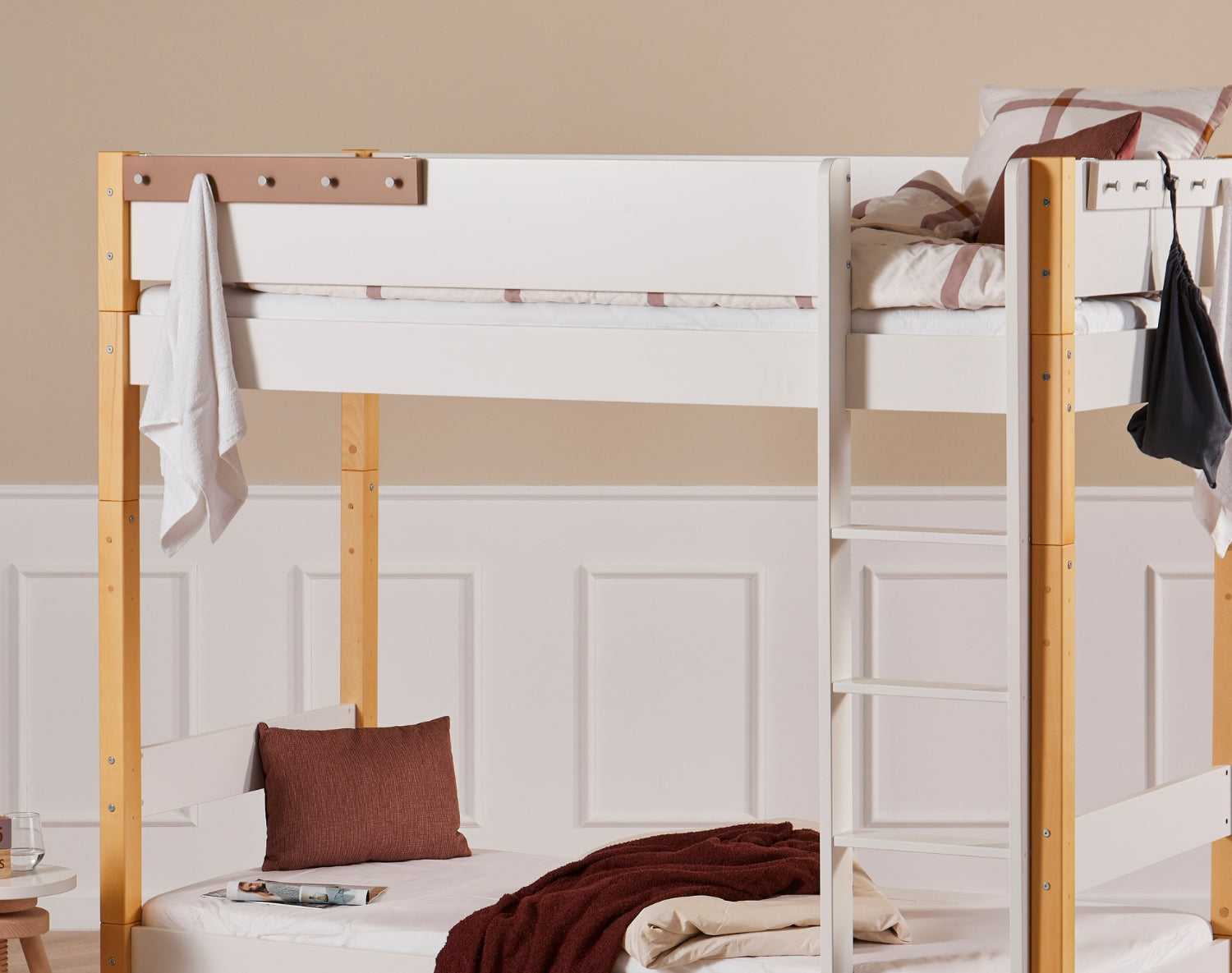 Knagerække til sengegavl