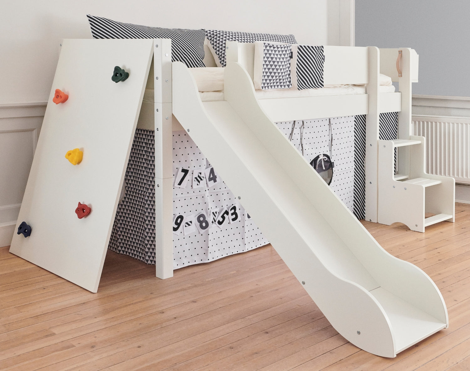 Loki halvhög säng med rutschkana
