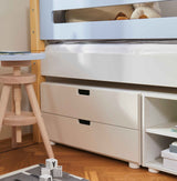 Ariel børneseng med god plads til opbevaring