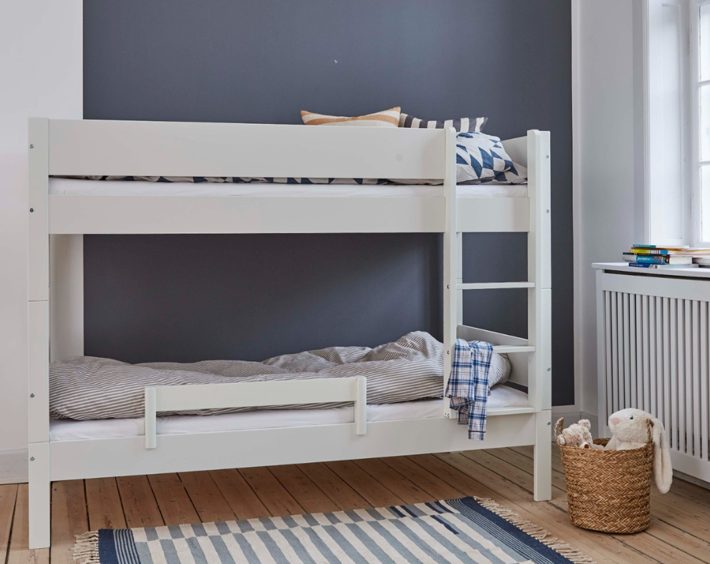 Huxie vit våningssäng med säkerhetshäst och stege