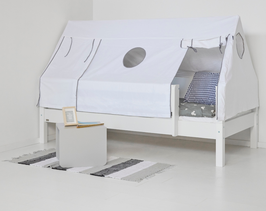 Fulla hussäng med ram i bok och skärmtak i bomull