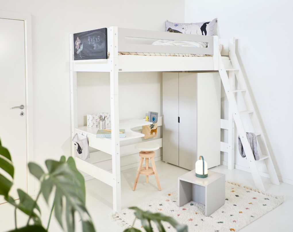 Lutande sängstege och 85 cm ben för högsäng