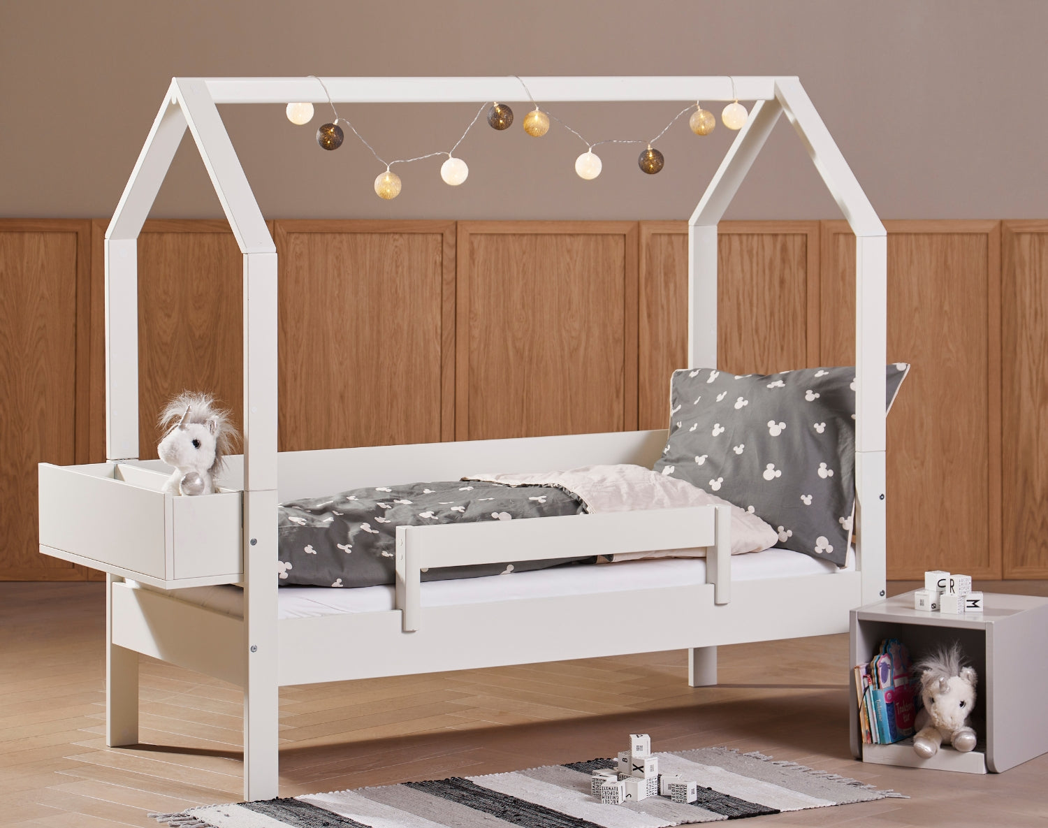 Huxie himmelssäng i massivt trä från Manis-h