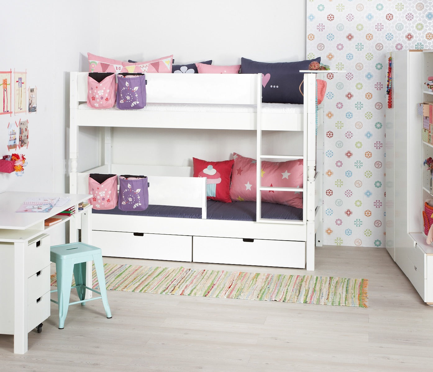 Design Sänghäst med stänger för undersoffa