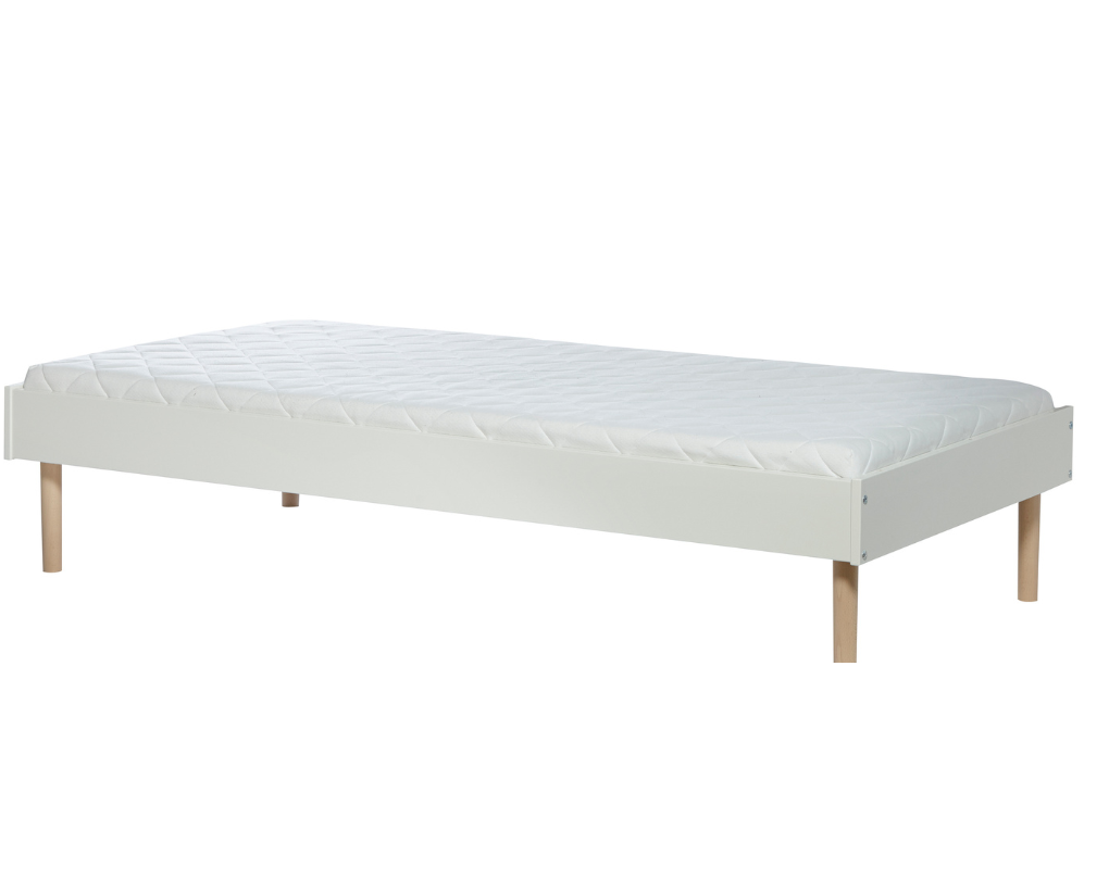 Retroseng med 4 bøgeben