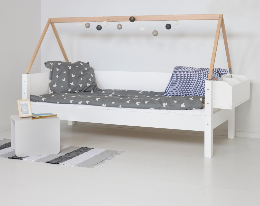 Saga barnsäng med sängram i bok